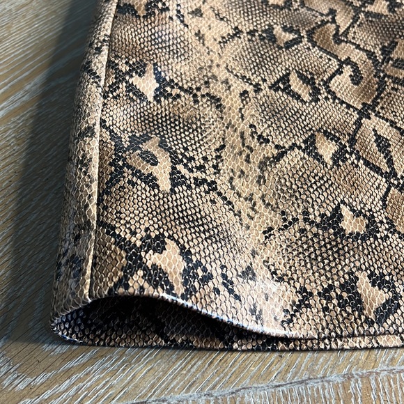 BLANK NYC Snake print Mini Skirt 26 - Picture 7 of 11